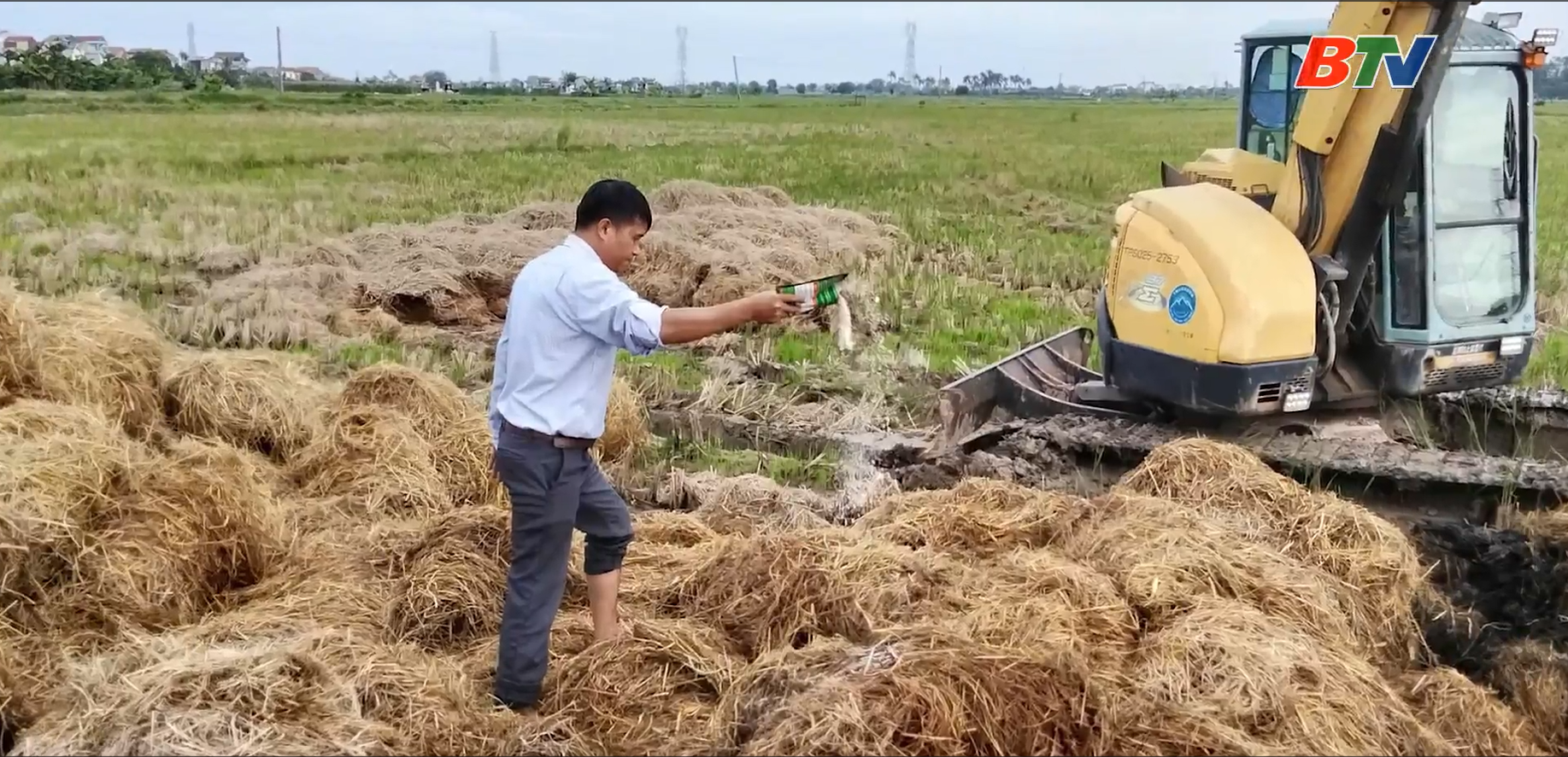 Biến rơm rạ thành Vàng đen trên đồng ruộng Bắc Ninh